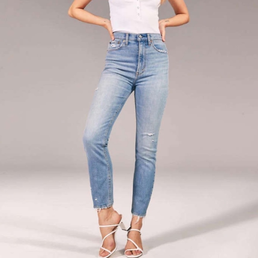 Abercrombie ultra high rise mom Jean